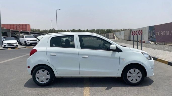 Подержанный Mitsubishi Mirage VI Рестайлинг, 1.2 л, 2016 в Шардже от Halla Cars Белый цвет. GCC | AUTO.AE