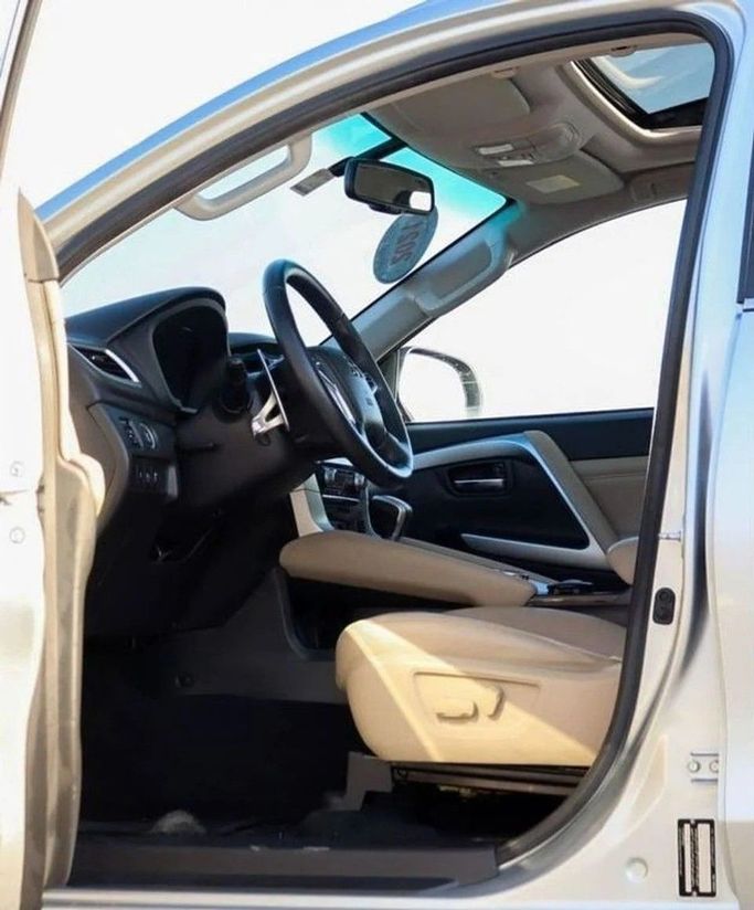 Подержанный Mitsubishi Montero Sport III Рестайлинг, 3.0 л, 2021 в Шардже от Al Sayed Khamis Used Cars Серебристый цвет. GCC | AUTO.AE