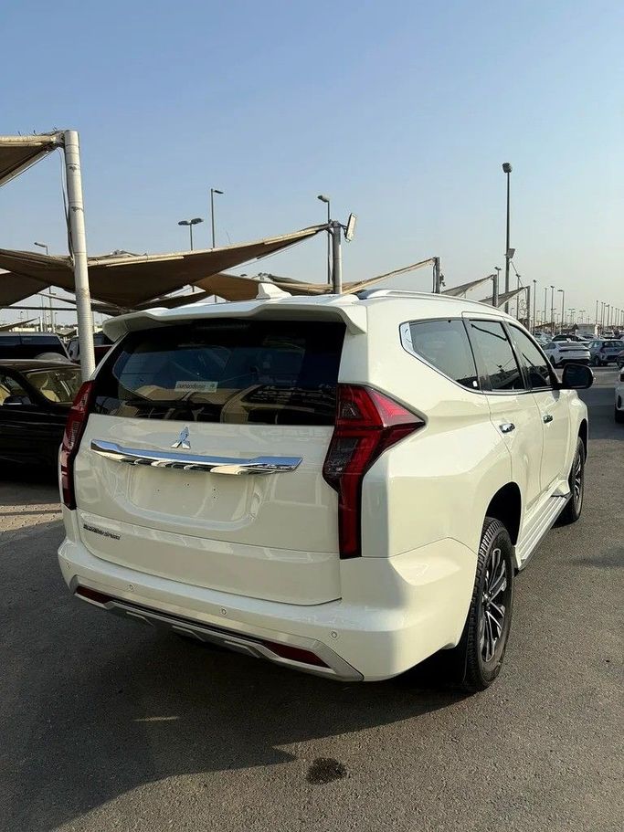 Подержанный Mitsubishi Montero Sport III Рестайлинг, 3.0 л, 2022 в Шардже от Elmorshedi Motors Белый цвет. GCC | AUTO.AE