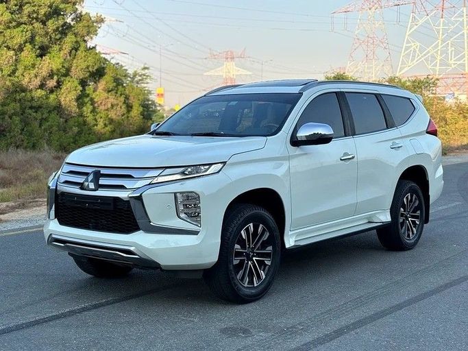 Used Mitsubishi Montero Sport III Facelift, 3.0 l, 2023 in Sharjah by Almasar Used Cars, White color. GCC Specs | AUTO.AE