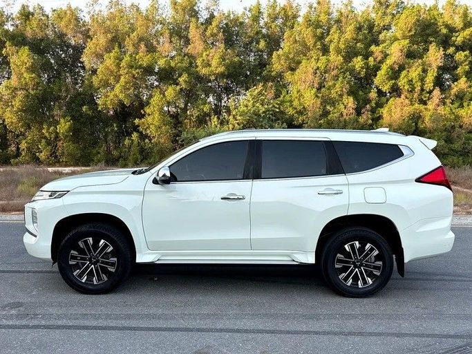 Used Mitsubishi Montero Sport III Facelift, 3.0 l, 2023 in Sharjah by Almasar Used Cars, White color. GCC Specs | AUTO.AE