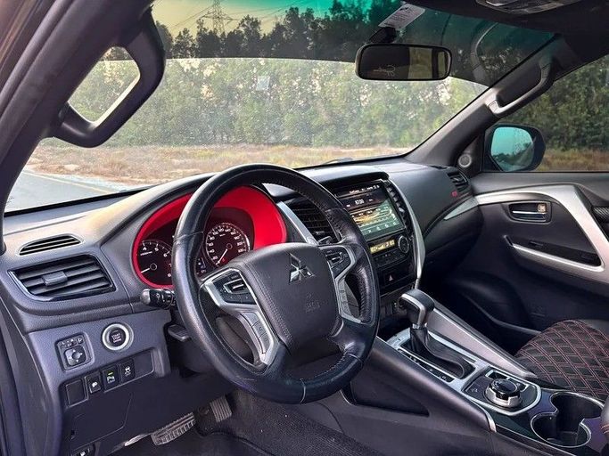 Used Mitsubishi Montero Sport III, 3.0 l, 2019 in Sharjah by Almasar Used Cars, Black color. GCC Specs | AUTO.AE