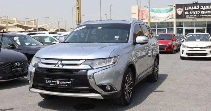 Used Mitsubishi Outlander III Facelift 2, 3.0 l, 2016 in Sharjah by Al Sayed Khamis Used Cars, Silver color. GCC Specs | AUTO.AE