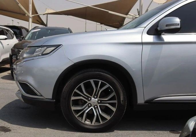 Used Mitsubishi Outlander III Facelift 2, 3.0 l, 2016 in Sharjah by Al Sayed Khamis Used Cars, Silver color. GCC Specs | AUTO.AE