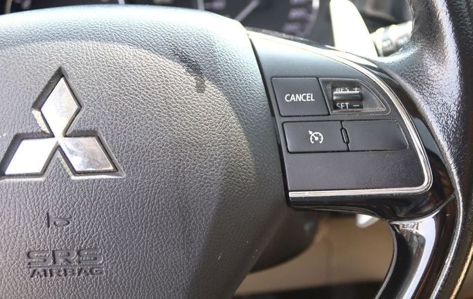 Used Mitsubishi Outlander III Facelift 2, 3.0 l, 2016 in Sharjah by Al Sayed Khamis Used Cars, Silver color. GCC Specs | AUTO.AE
