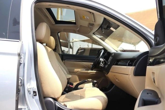 Used Mitsubishi Outlander III Facelift 2, 3.0 l, 2016 in Sharjah by Al Sayed Khamis Used Cars, Silver color. GCC Specs | AUTO.AE