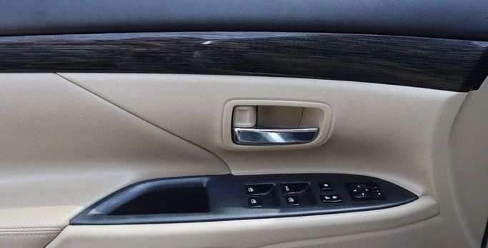 Used Mitsubishi Outlander III Facelift 2, 3.0 l, 2016 in Sharjah by Al Sayed Khamis Used Cars, Silver color. GCC Specs | AUTO.AE