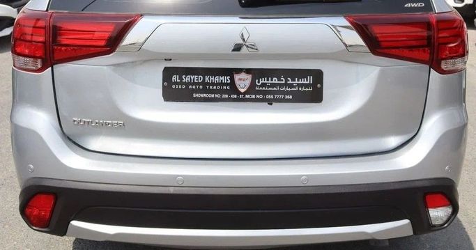 Used Mitsubishi Outlander III Facelift 2, 3.0 l, 2016 in Sharjah by Al Sayed Khamis Used Cars, Silver color. GCC Specs | AUTO.AE