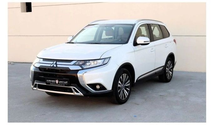 Подержанный Mitsubishi Outlander III Рестайлинг 3, 2.4 л, 2020 в Шардже от Al Sayed Khamis Used Cars Белый цвет. GCC | AUTO.AE