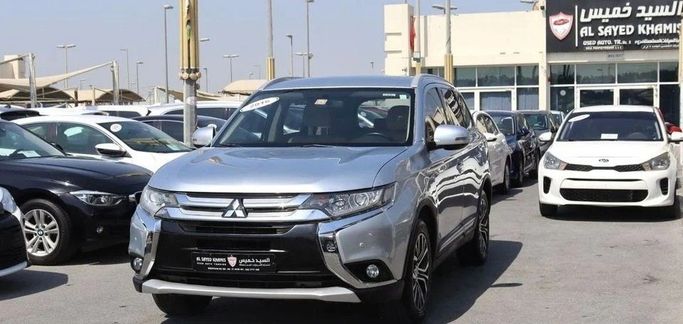 Подержанный Mitsubishi Outlander III Рестайлинг 2, 2.4 л, 2016 в Шардже от Al Sayed Khamis Used Cars Серебристый цвет. GCC | AUTO.AE