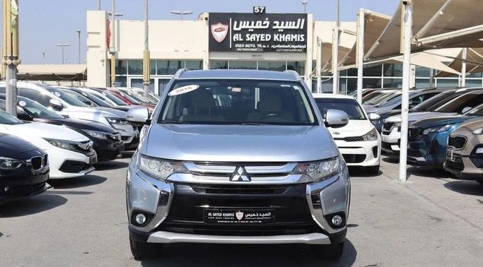 Подержанный Mitsubishi Outlander III Рестайлинг 2, 2.4 л, 2016 в Шардже от Al Sayed Khamis Used Cars Серебристый цвет. GCC | AUTO.AE