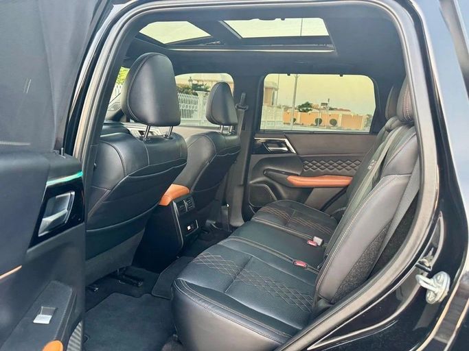 Подержанный Mitsubishi Outlander IV, 1.5 л, 2023 в Шардже от Noor Al Seyoh Used Cars Черный цвет. GCC | AUTO.AE