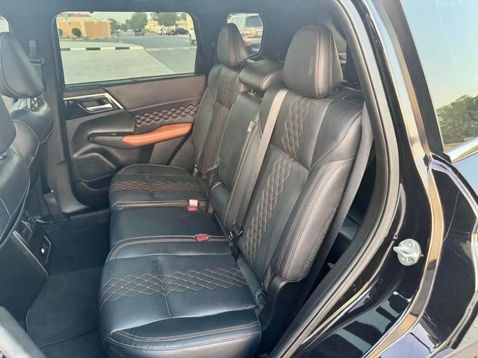 Подержанный Mitsubishi Outlander IV, 1.5 л, 2023 в Шардже от Noor Al Seyoh Used Cars Черный цвет. GCC | AUTO.AE