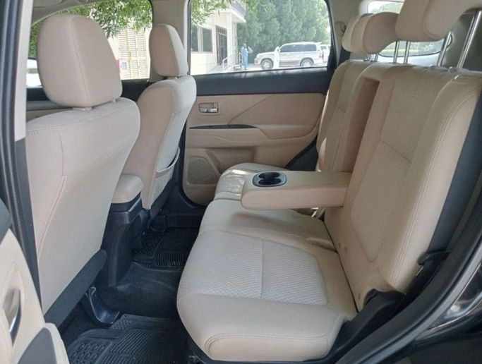 Used Mitsubishi Outlander III Facelift 2, 2.4 l, 2016 in Sharjah by Halla Cars, Black color. GCC Specs | AUTO.AE