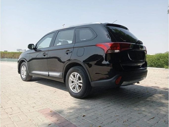 Used Mitsubishi Outlander III Facelift 2, 2.4 l, 2016 in Sharjah by Halla Cars, Black color. GCC Specs | AUTO.AE