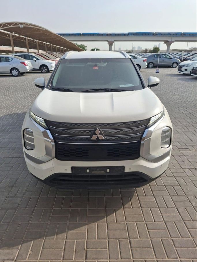 Новый Mitsubishi Outlander IV, 2.5 л, 2023 в ОАЭ, Шарджа от Taj Al Impratoor Used Cars Белый цвет. GCC | AUTO.AE | Объявление #274954