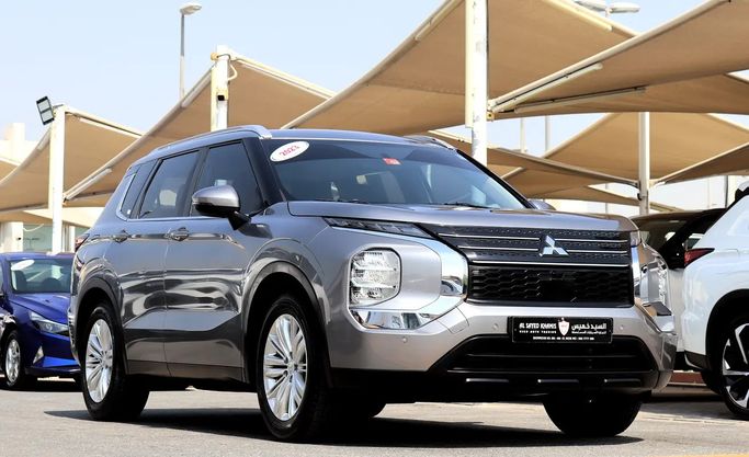 Used ⁦Mitsubishi Outlander IV, 2.5 l, 2023⁩ in UAE, Sharjah by Al Sayed Khamis Used Auto 57, Grey color. GCC Specs | AUTO.AE | Listing #293600