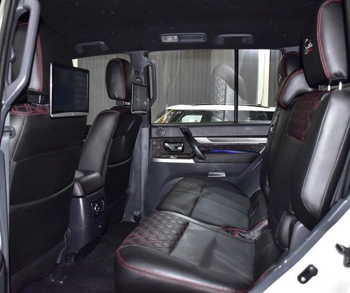 Подержанный Mitsubishi Pajero IV Рестайлинг 2, 3.8 л, 2020 в Шардже от Honey Gidosha Used Cars Tr. Белый цвет.  | AUTO.AE