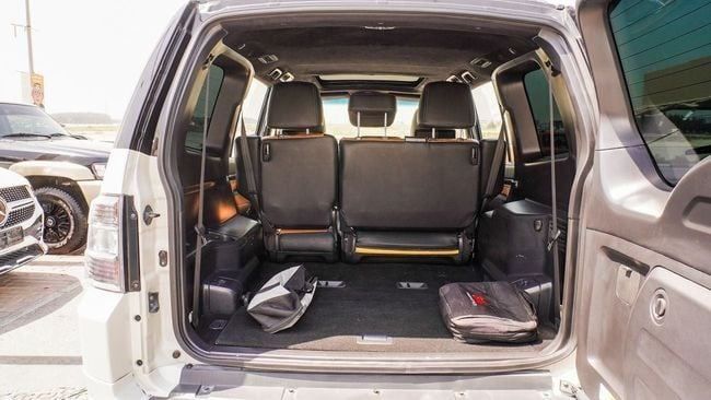 Used Mitsubishi Pajero IV Facelift 2, 3.0 l, 2018 in Sharjah by Alnujoom Al Malakiah Used Cars, White color. GCC Specs | AUTO.AE