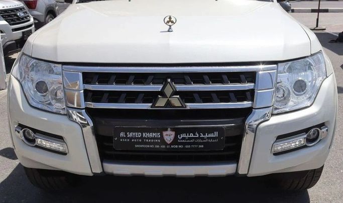 Подержанный Mitsubishi Pajero IV Рестайлинг 2, 3.0 л, 2022 в Шардже от Al Sayed Khamis Used Cars Белый цвет. GCC | AUTO.AE