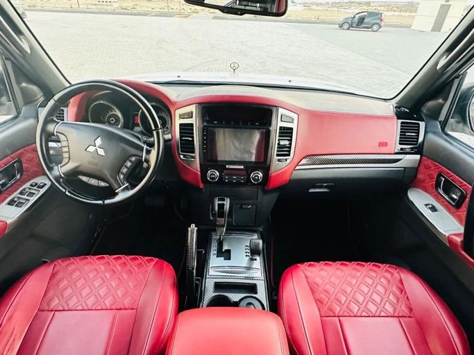 Подержанный Mitsubishi Pajero IV Рестайлинг 2, 3.8 л, 2020 в Шардже от Al Aayan Used Cars Белый цвет. GCC | AUTO.AE