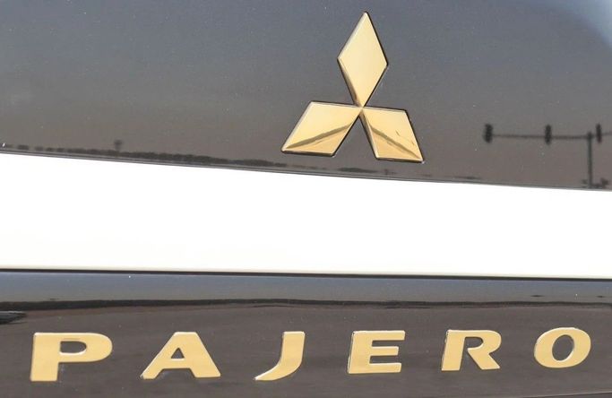 Подержанный Mitsubishi Pajero IV Рестайлинг 2, 3.0 л, 2022 в Шардже от Al Sayed Khamis Used Auto Trading Белый цвет. GCC | AUTO.AE