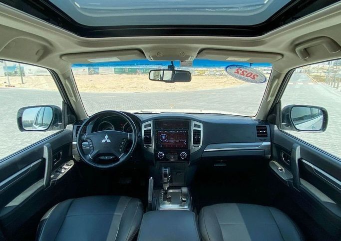 Подержанный Mitsubishi Pajero IV Рестайлинг 2, 3.0 л, 2022 в Шардже от Al Sayed Khamis Used Auto Trading Белый цвет. GCC | AUTO.AE