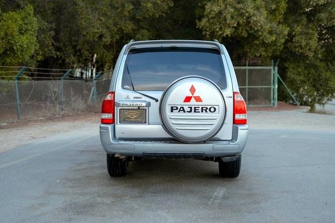 Подержанный Mitsubishi Pajero III Рестайлинг, 3.5 л, 2005 в Шардже от First Choice Cars Серебристый цвет. GCC | AUTO.AE