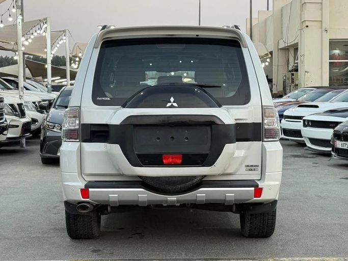 Подержанный Mitsubishi Pajero IV Рестайлинг 2, 3.8 л, 2016 в Шардже от Al Suraj Al Muneer Used Cars Белый цвет. GCC | AUTO.AE