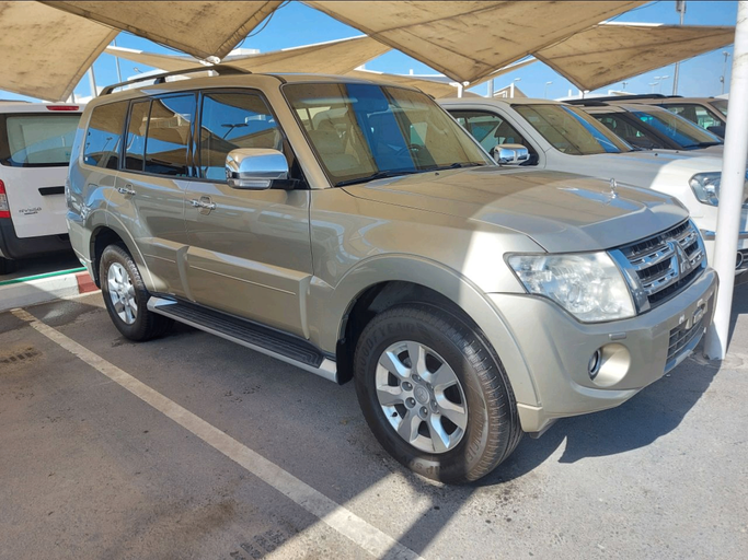 Used Mitsubishi Pajero IV Facelift 1, 3.5 l, 2014 in Sharjah by Fantastic Used Cars, Golden color. GCC Specs | AUTO.AE