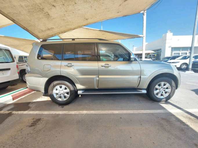 Used Mitsubishi Pajero IV Facelift 1, 3.5 l, 2014 in Sharjah by Fantastic Used Cars, Golden color. GCC Specs | AUTO.AE