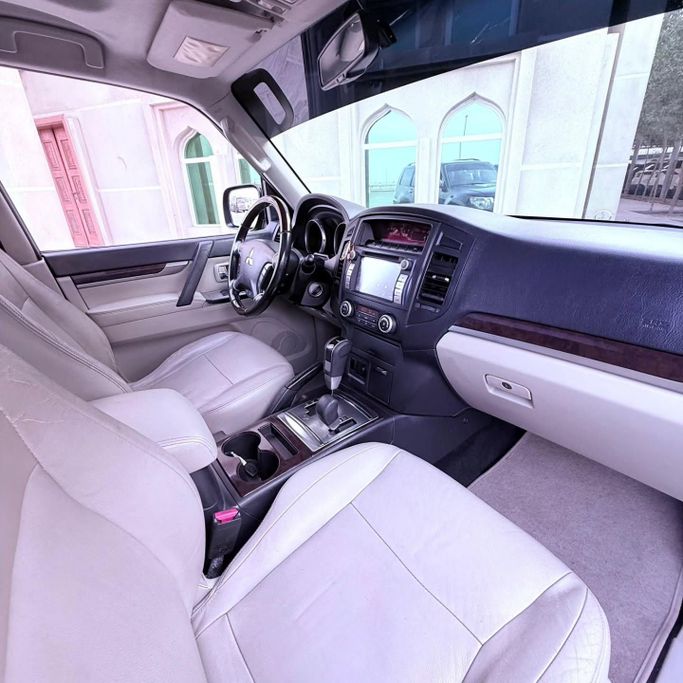 Used Mitsubishi Pajero IV Facelift 1, 3.8 l, 2014 in Sharjah by Sarmad Cars, Black color. Other | AUTO.AE