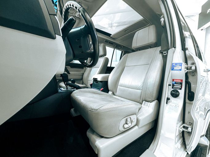 Подержанный Mitsubishi Pajero IV Рестайлинг 2, 3.8 л, 2018 в Шардже от Ryno Cars Белый цвет. GCC | AUTO.AE