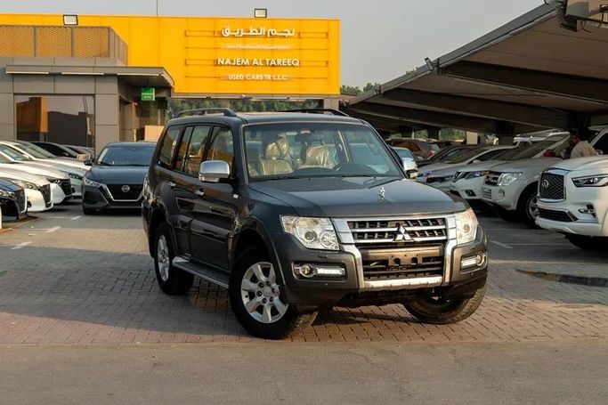 Used Mitsubishi Pajero IV Facelift 2, 3.5 l, 2015 in Sharjah by Najem Al Tareeq Used Cars, Brown color. GCC Specs | AUTO.AE