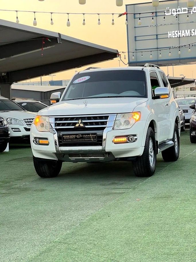 Подержанный Mitsubishi Pajero IV, 3.0 л, 2010 в Шардже от Hesham Safwat  Used Cars Белый цвет. GCC | AUTO.AE