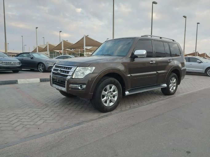 Подержанный Mitsubishi Pajero IV (V80/V90) Рестайлинг 2, 3.0 л, 2017 в Шардже от Laqtah Used Cars Коричневый цвет. GCC | AUTO.AE | Объявление #272782