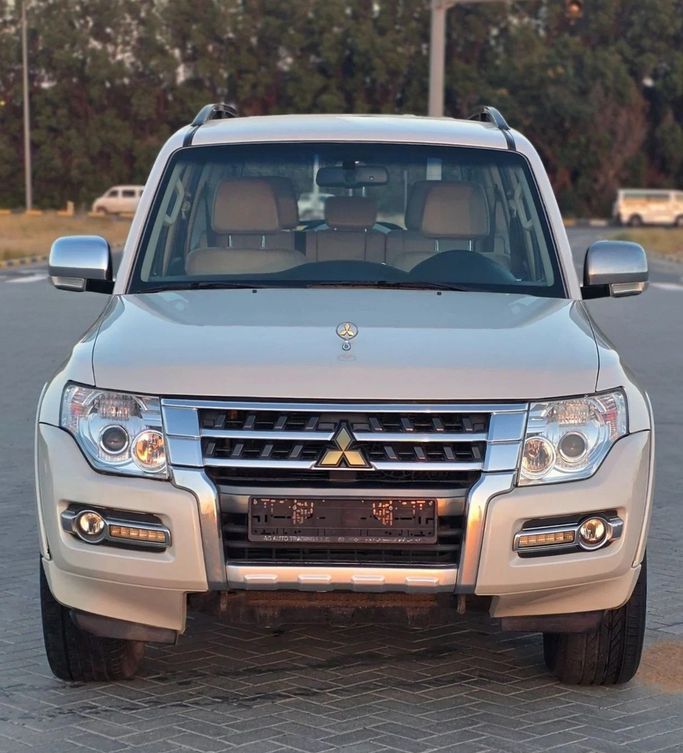 مستعملة Mitsubishi Pajero عملية فيس ليفت IV 2, 3.5 l, 2019 في في الشارقة من Al Aayan Used Cars، اللون أبيض. مواصفات الخليج | AUTO.AE | إعلان #272918