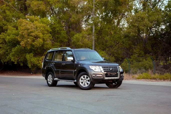 Подержанный ⁦Mitsubishi Pajero IV (V80/V90) Рестайлинг 2, 3.5 л, 2017⁩ в ОАЭ, Шарджа от First Choice Cars Серый цвет. GCC | AUTO.AE | Объявление #284260
