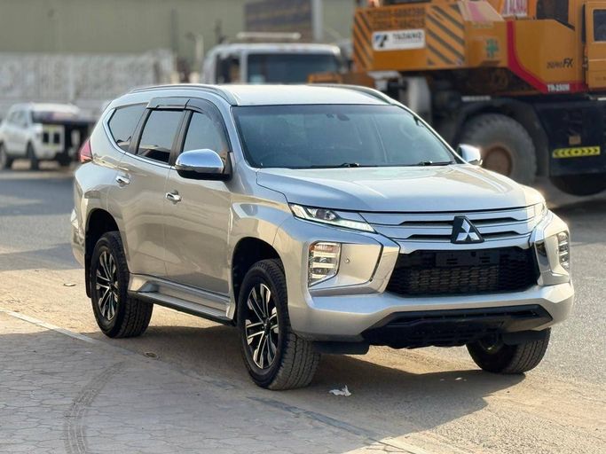 مستعملة Mitsubishi Pajero Sport ثالثاً فيس ليفت, 2.4 l, 2022 في في الإمارات, الشارقة من Luluat Al Khan Used Auto spare Parts، اللون فضي. المواصفات الأسترالية | AUTO.AE | إعلان #274711