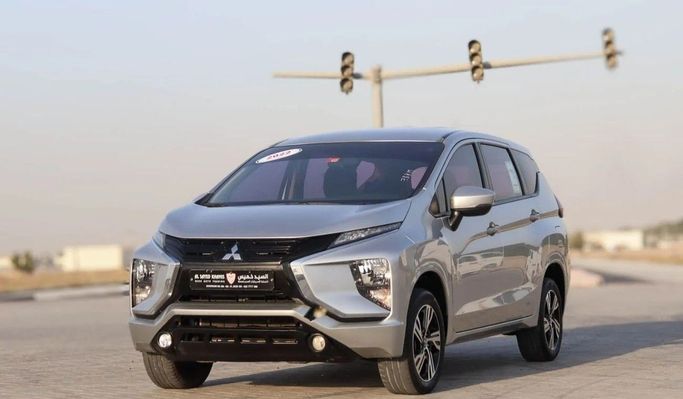Подержанный Mitsubishi Xpander I, 1.5 л, 2022 в Шардже от Al Sayed Khamis Used Auto Trading Серебристый цвет. GCC | AUTO.AE