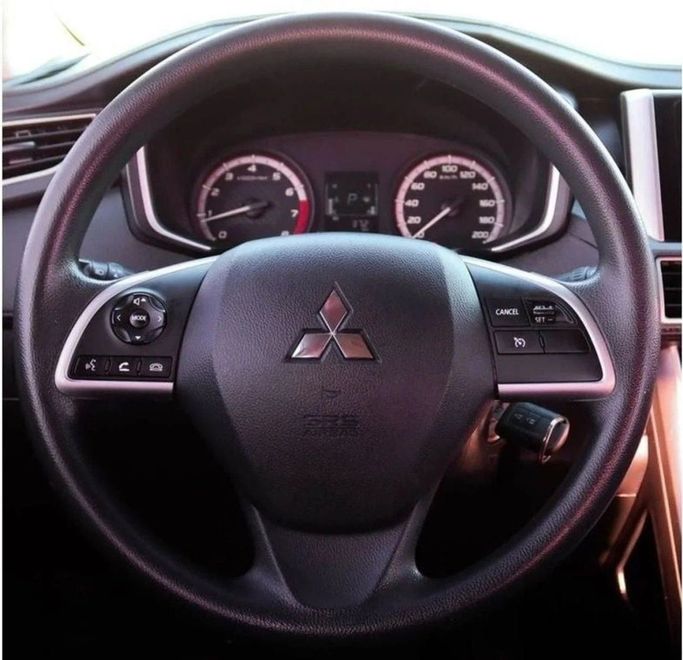 Подержанный Mitsubishi Xpander I, 1.5 л, 2022 в Шардже от Al Sayed Khamis Used Auto Trading Серебристый цвет. GCC | AUTO.AE