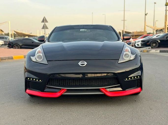 Подержанный Nissan 370Z I Рестайлинг, 3.7 л, 2019 в Шардже от Taj Al Impratoor Used Cars Черный цвет. Американская | AUTO.AE