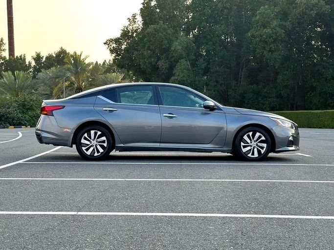 Подержанный Nissan Altima VI (L34), 2.0 л, 2020 в Шардже от Ahmad alkhodari Motors Серый цвет. Американская | AUTO.AE