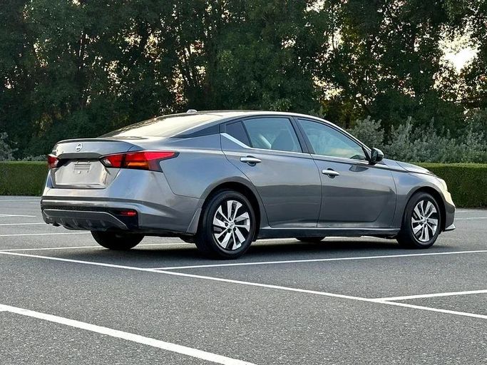 Подержанный Nissan Altima VI (L34), 2.0 л, 2020 в Шардже от Ahmad alkhodari Motors Серый цвет. Американская | AUTO.AE