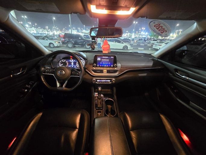 Подержанный Nissan Altima VI (L34), 2.0 л, 2020 в Шардже от Rebou Najd Used Cars Серебристый цвет. Американская | AUTO.AE