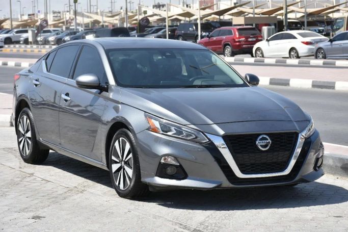 Подержанный Nissan Altima VI (L34), 2.5 л, 2019 в Шардже от Alfaris Used Cars Серебристый цвет. Other | AUTO.AE