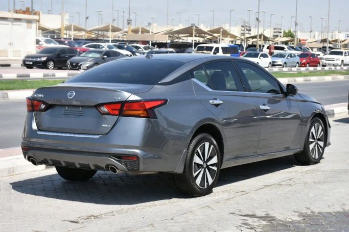 Подержанный Nissan Altima VI (L34), 2.5 л, 2019 в Шардже от Alfaris Used Cars Серебристый цвет. Other | AUTO.AE
