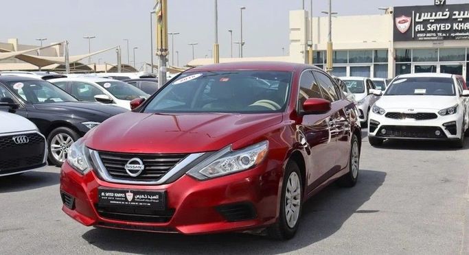 Подержанный Nissan Altima V (L33) Рестайлинг, 2.5 л, 2018 в Шардже от Al Sayed Khamis Used Cars Красный цвет. GCC | AUTO.AE