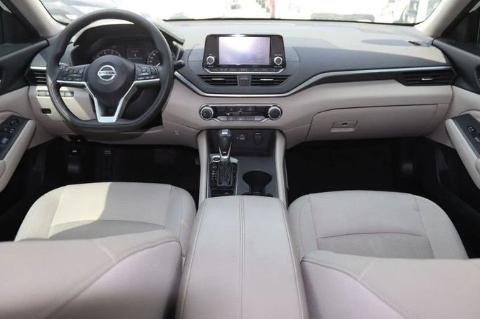 Подержанный Nissan Altima VI (L34), 2.5 л, 2021 в Шардже от Al Sayed Khamis Used Cars Белый цвет. GCC | AUTO.AE