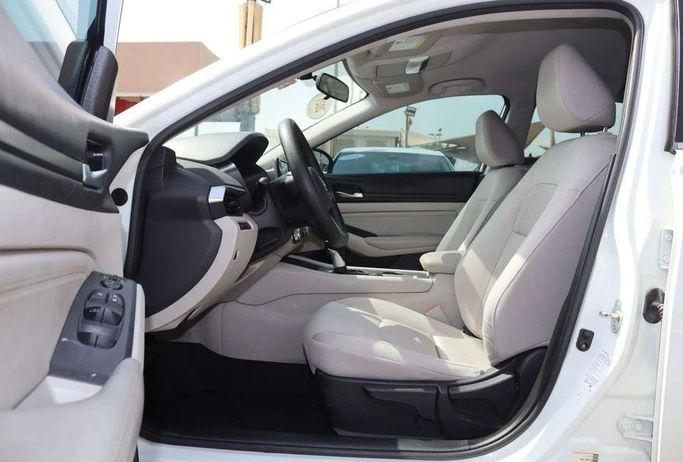 Подержанный Nissan Altima VI (L34), 2.5 л, 2021 в Шардже от Al Sayed Khamis Used Cars Белый цвет. GCC | AUTO.AE